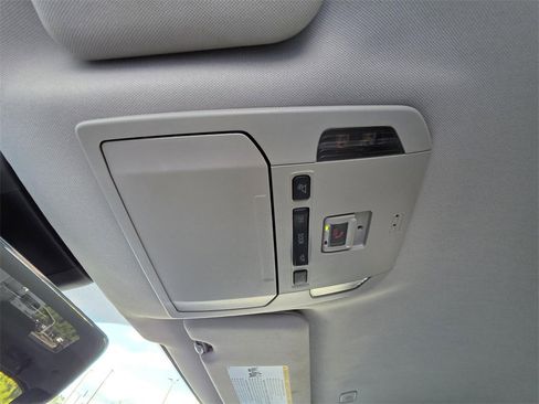 Used 2023 Toyota Highlander LE image 29