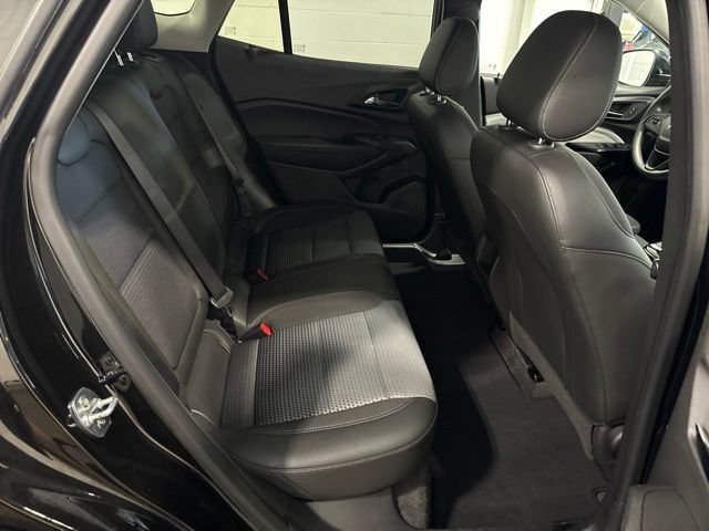 Used 2025 Chevrolet Trax LT FWD image 32