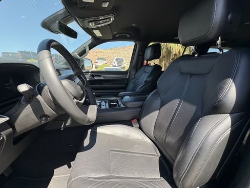 Used 2024 Jeep Wagoneer L Series II w/ Flexible Seating Group AWD/4WD image 18