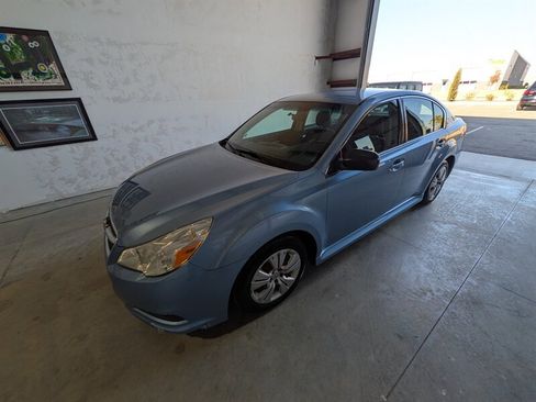 Used 2010 Subaru Legacy 2.5i image 2