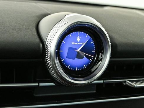 New 2025 Maserati Grecale Trofeo image 18