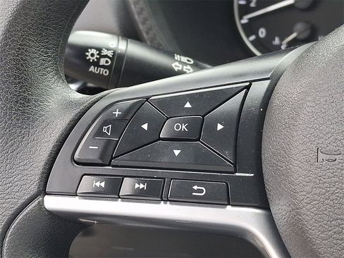 Used 2025 Nissan Sentra SV image 21