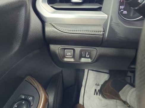 Certified 2023 GMC Acadia SLE w/ Driver Convenience Package image 20