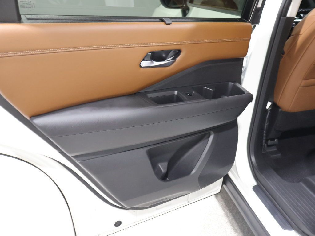 Used 2022 Nissan Pathfinder Platinum w/ Cargo Package AWD/4WD image 20