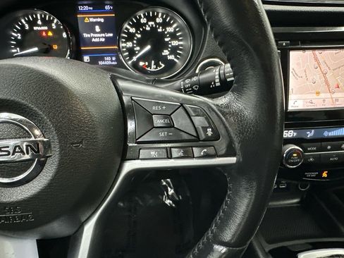 Used 2018 Nissan Rogue SV w/ Premium Package FWD image 28