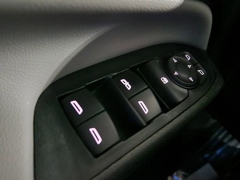 Used 2019 Chevrolet Equinox LS image 36