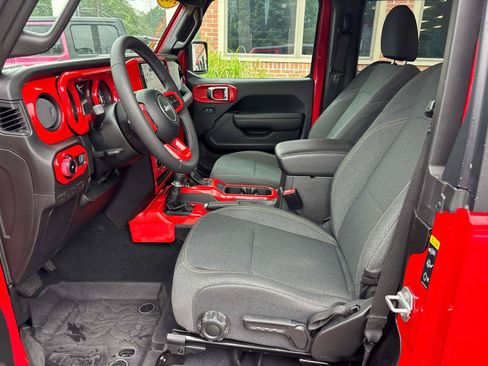 Used 2025 Jeep Wrangler Sport AWD/4WD image 8