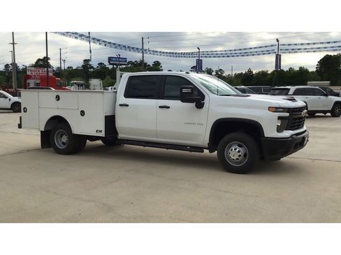 Used 2025 Chevrolet Silverado 3500 W/T w/ WT Convenience Package image 2