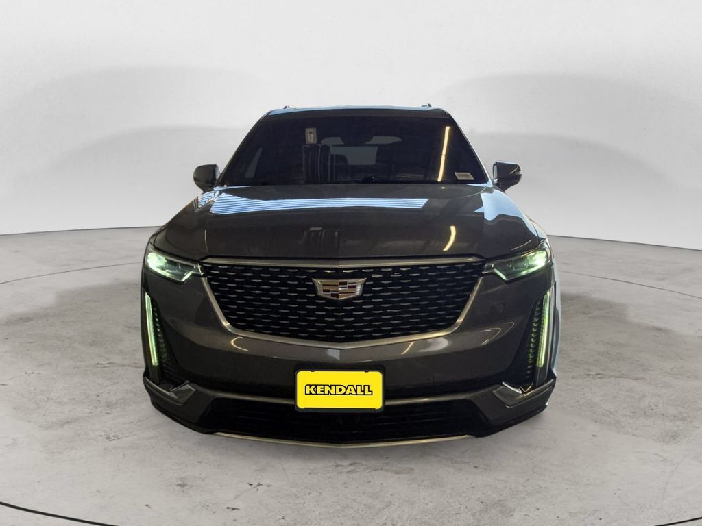 Used 2021 Cadillac XT6 Premium Luxury AWD/4WD image 2