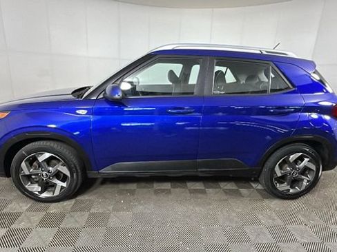 Used 2023 Hyundai Venue Limited FWD image 6