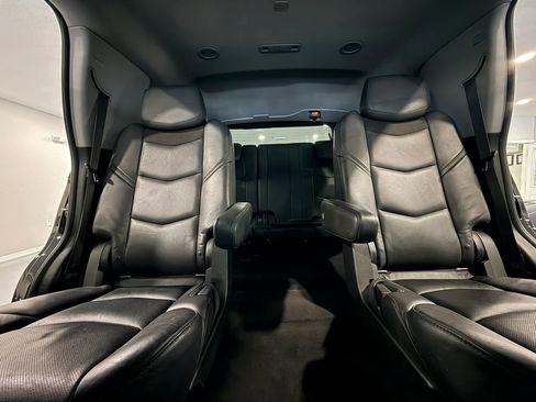 Used 2015 Cadillac Escalade Premium RWD image 21