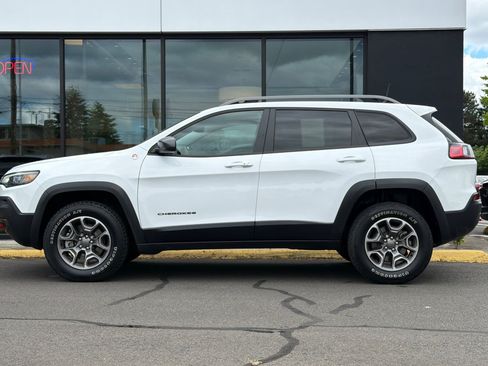 Used 2020 Jeep Cherokee Trailhawk AWD/4WD image 9