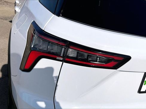 Used 2025 Chevrolet Equinox LT w/ Convenience Package II image 24