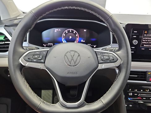 Certified 2025 Volkswagen Taos SE AWD/4WD image 21