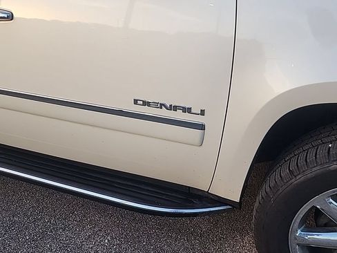 Used 2013 GMC Yukon Denali AWD/4WD image 3