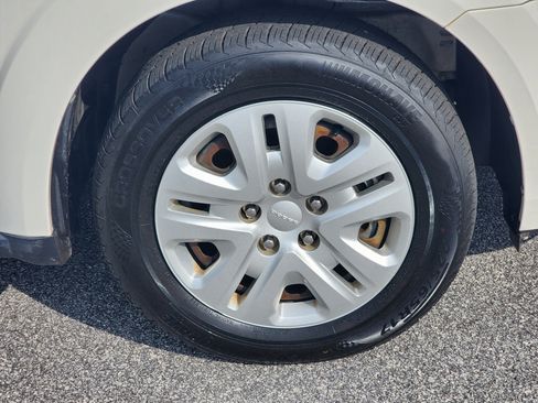 Used 2018 Dodge Journey SE image 11