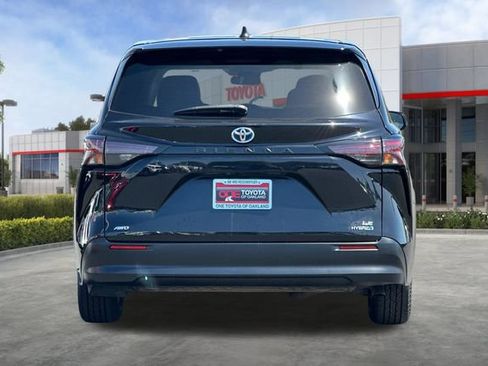 Certified 2024 Toyota Sienna LE AWD/4WD image 6