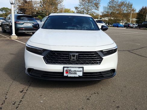 Used 2023 Honda Accord Sport image 2