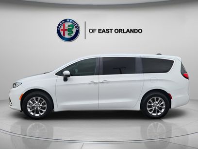 Used 2023 Chrysler Pacifica Touring-L
