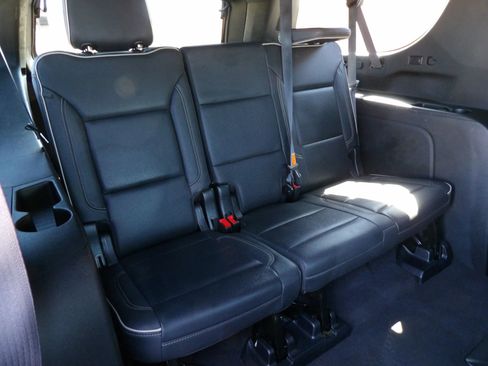 Used 2022 Chevrolet Suburban Premier image 14