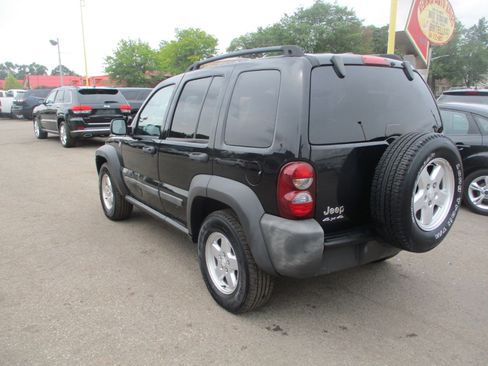 Used 2007 Jeep Liberty Sport image 4