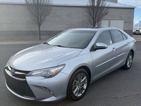 Used 2016 Toyota Camry SE image 6