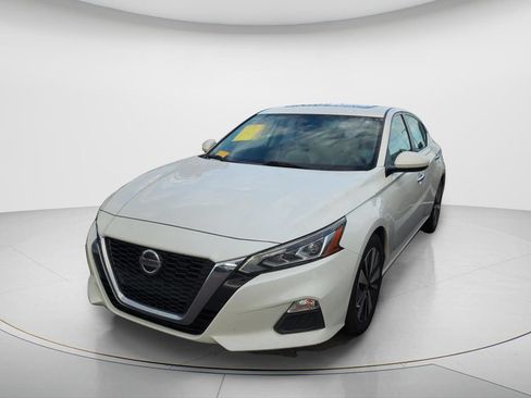 Used 2022 Nissan Altima 2.5 SV w/ SV Premium Package FWD image 1