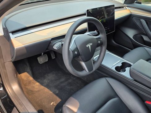 Used 2023 Tesla Model 3 Standard Range RWD image 9