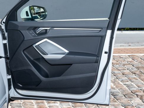 Used 2025 Audi Q3 2.0T Premium image 13