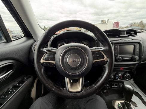 Used 2016 Jeep Renegade Latitude image 12