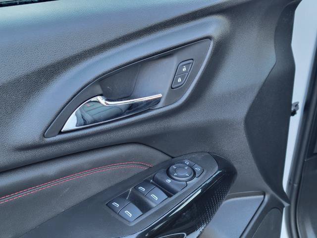 Used 2025 Chevrolet Trax RS w/ Driver Confidence Package FWD image 11