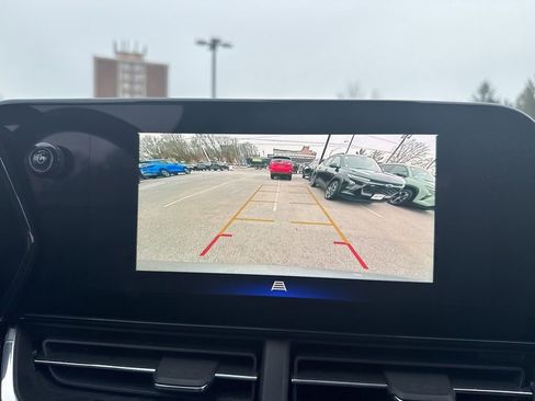 Used 2025 Chevrolet Trax RS w/ Driver Confidence Package image 23