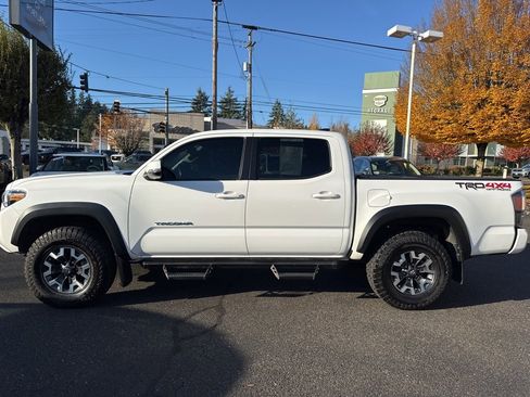 Used 2022 Toyota Tacoma TRD Off-Road image 4