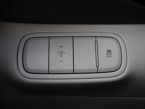 Used 2025 Hyundai Venue SEL FWD image 37