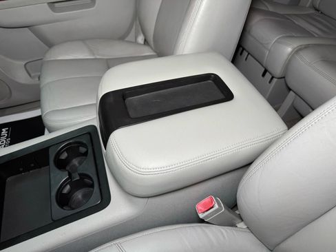 Used 2012 Chevrolet Suburban LT image 40