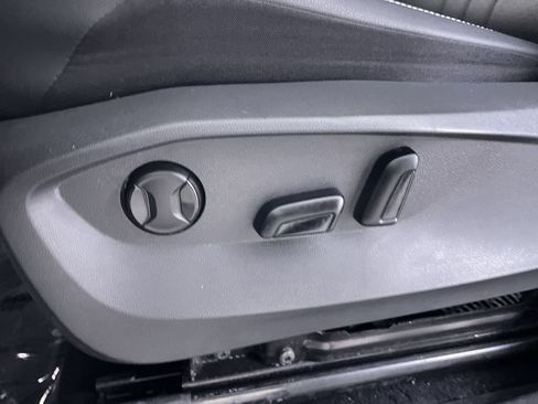 Used 2023 Volkswagen Tiguan SE AWD/4WD image 13