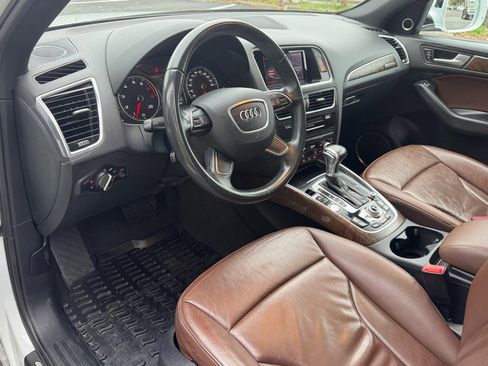 Used 2017 Audi Q5 2.0T Premium Plus w/ Technology Package image 12