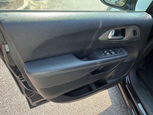 Used 2025 Chrysler Pacifica Select FWD image 14