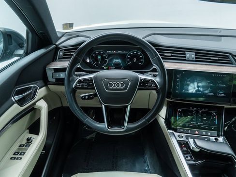 Used 2024 Audi Q8 e-tron Premium image 14