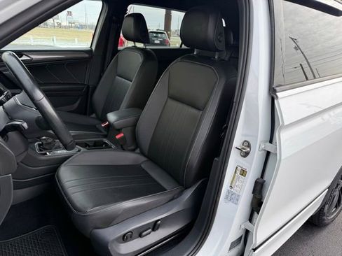Used 2022 Volkswagen Tiguan SE R-Line image 12