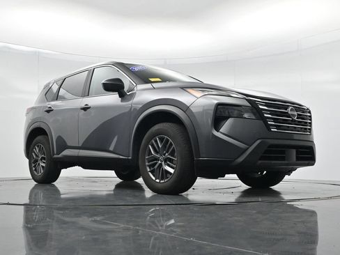 Used 2025 Nissan Rogue S AWD/4WD image 27