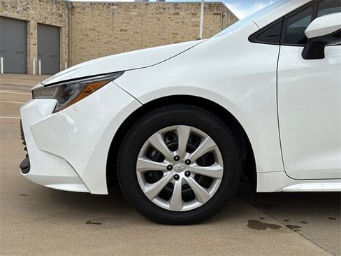 Used 2024 Toyota Corolla LE image 5