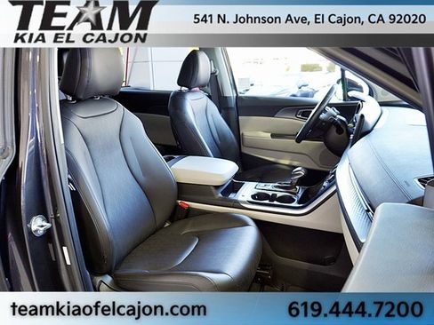 Certified 2024 Kia Carnival LX image 12
