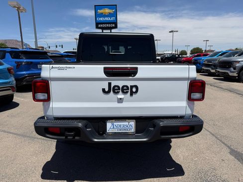 Used 2025 Jeep Gladiator Sport AWD/4WD image 6