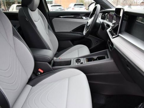 New 2026 Volkswagen Tiguan SE R-Line AWD/4WD image 28