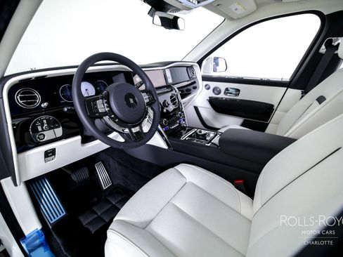Certified 2025 Rolls-Royce Cullinan image 4