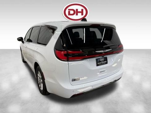 New 2026 Chrysler Pacifica Select FWD image 11