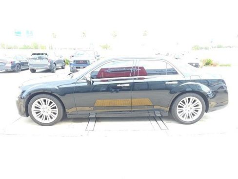 Used 2012 Chrysler 300 Limited w/ Luxury Group image 7