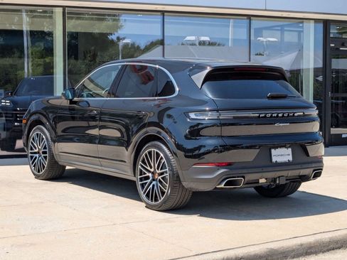 Certified 2025 Porsche Cayenne image 3