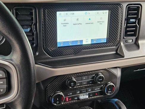 Used 2022 Ford Bronco Wildtrak image 15